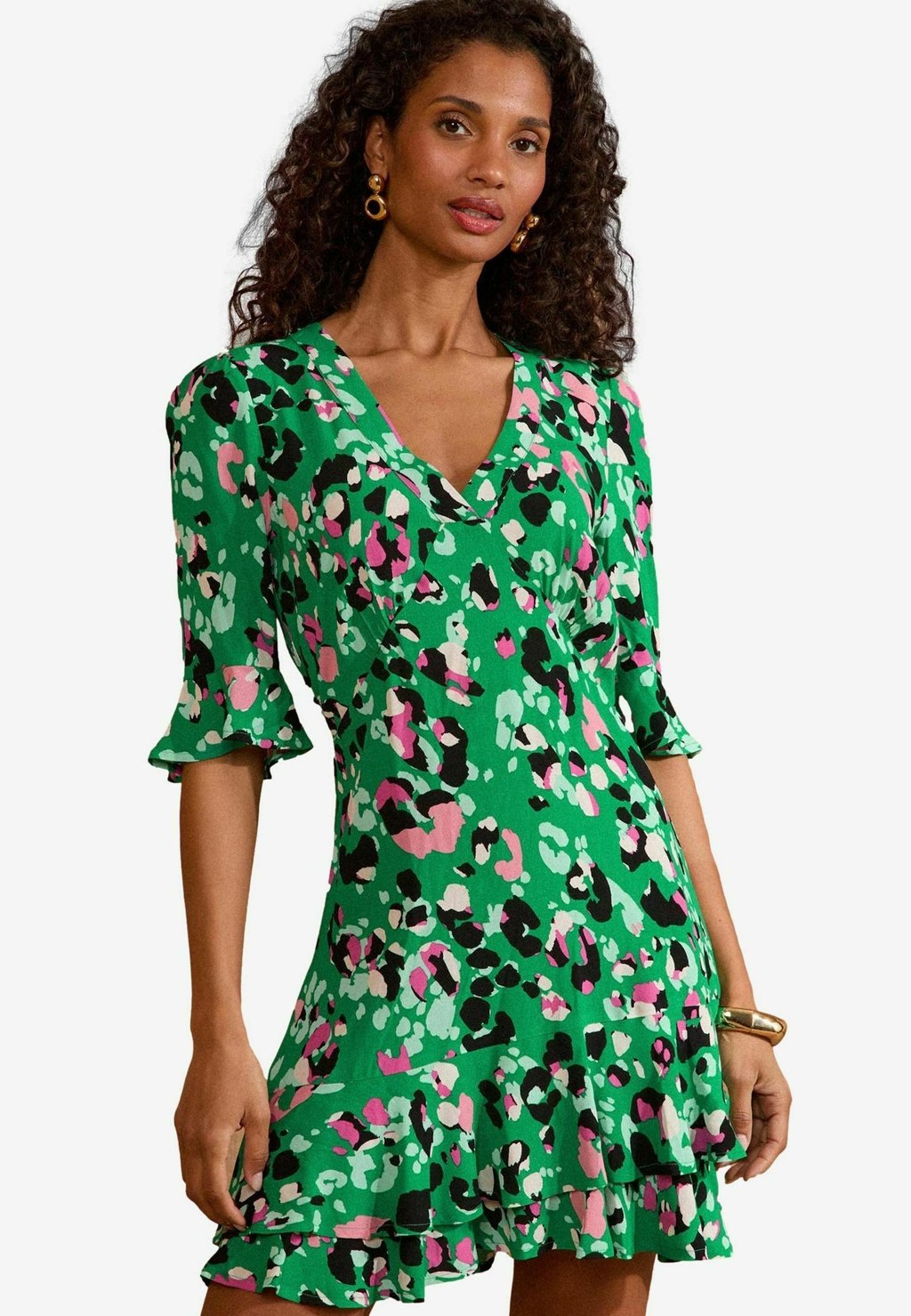 

Повседневное платье REGULAR FIT - PRINTED V-NECK TEA Love & Roses, мультиколор