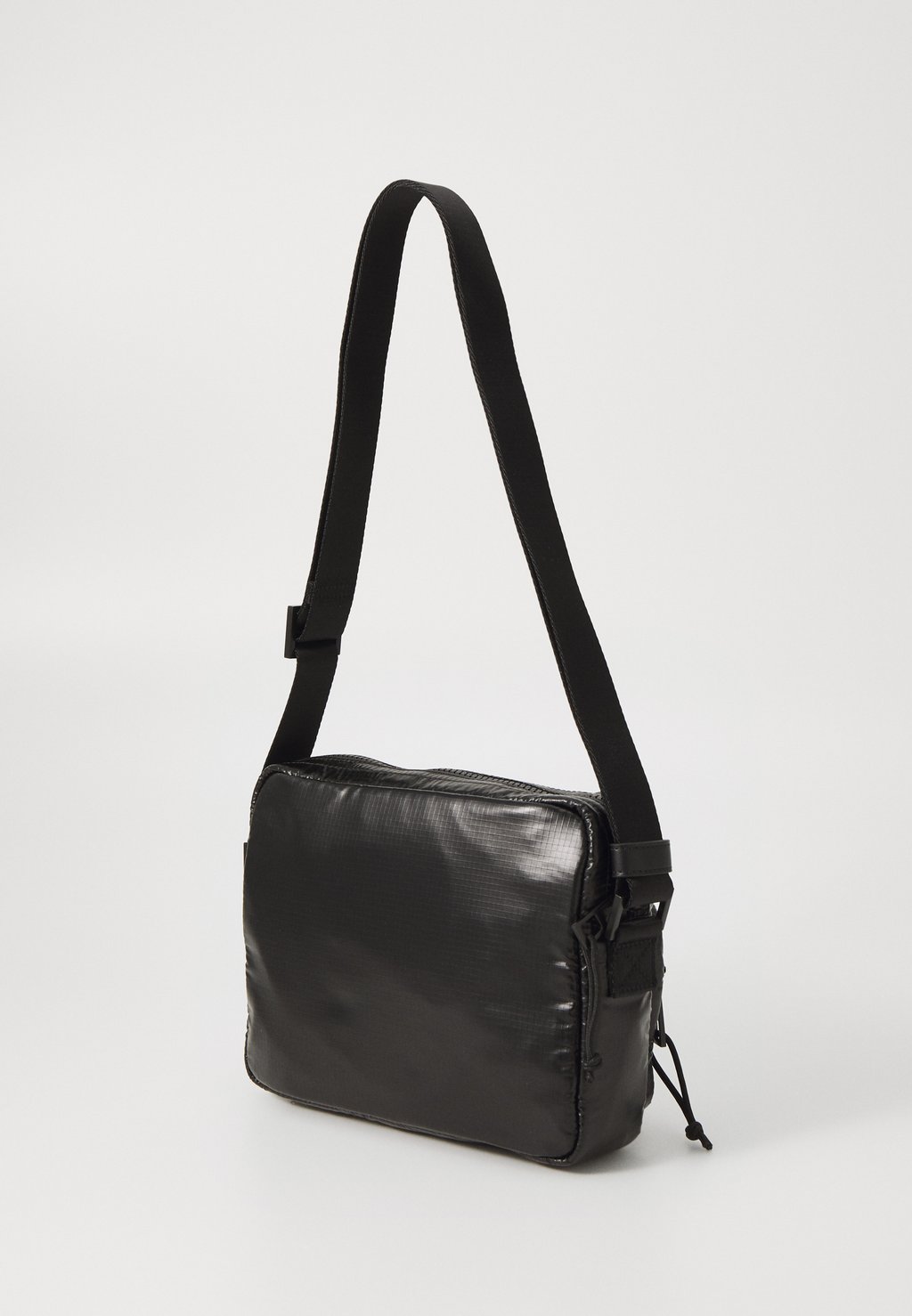 

Сумка через плечо IKON PUFFY CROSSBODY KARL LAGERFELD, черный
