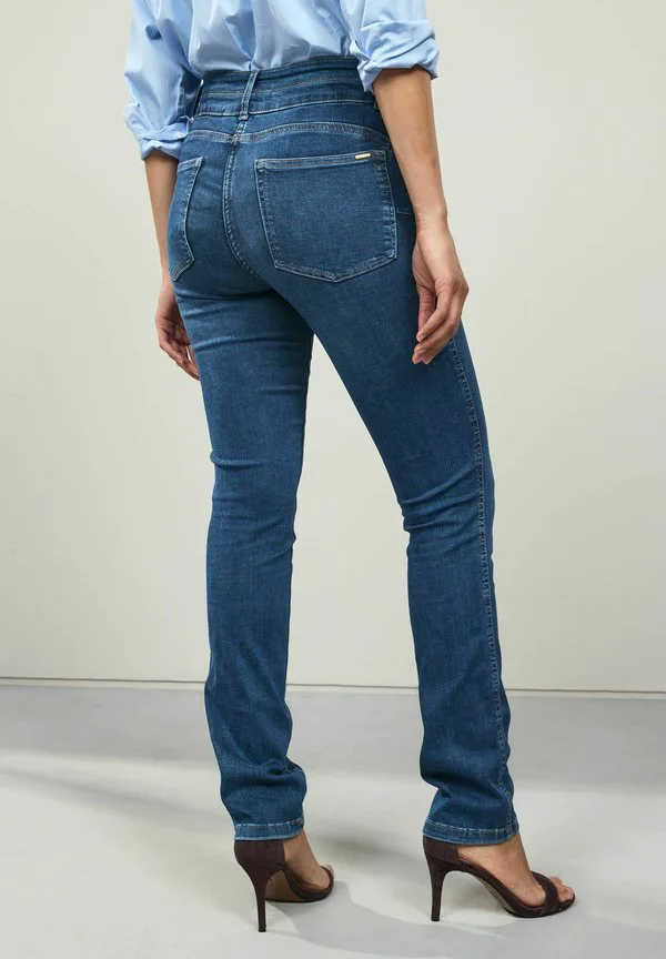 Джинсы стандартного узким кроя с эффектом подтяжки Next, Mid Blue Denim — фото 2