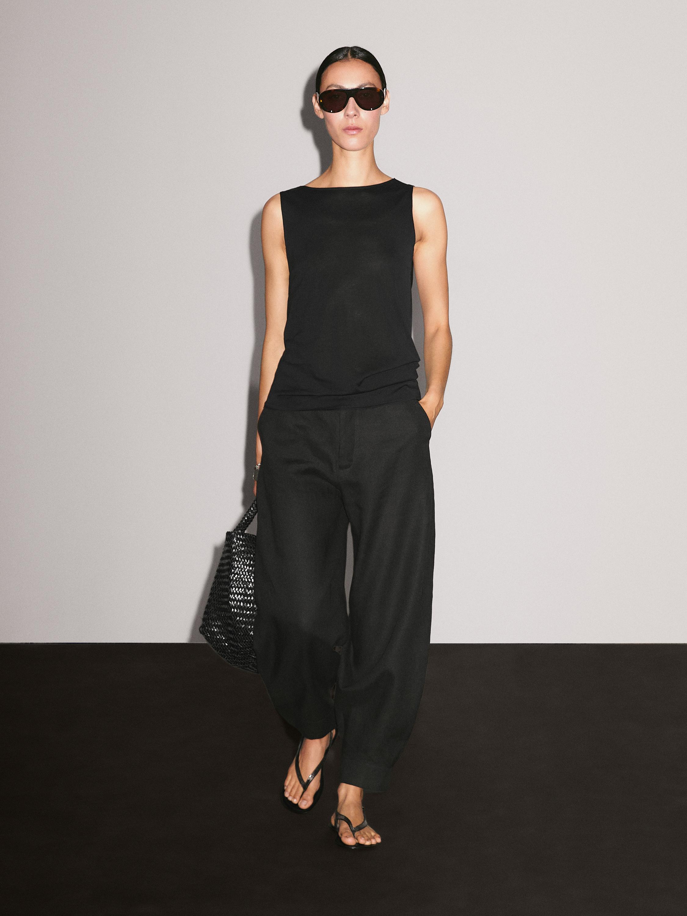 

Топ из 100% хлопка с драпированной спинкой и глубоким вырезом Massimo Dutti, черный