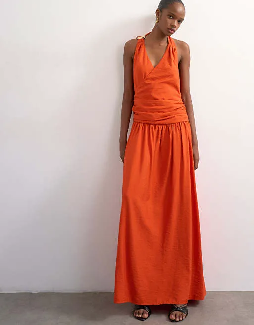 

Оранжевое платье макси с глубоким вырезом и фурнитурой Topshop