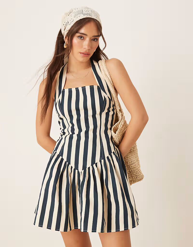

Мини-платье ASOS DESIGN с бретелью через шею и оборкой по низу в полоску
