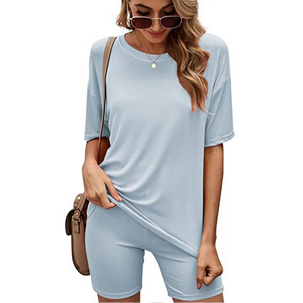 

Легкий женский комплект из байкерских шорт и футболки в тон Haute Edition, цвет Light Blue