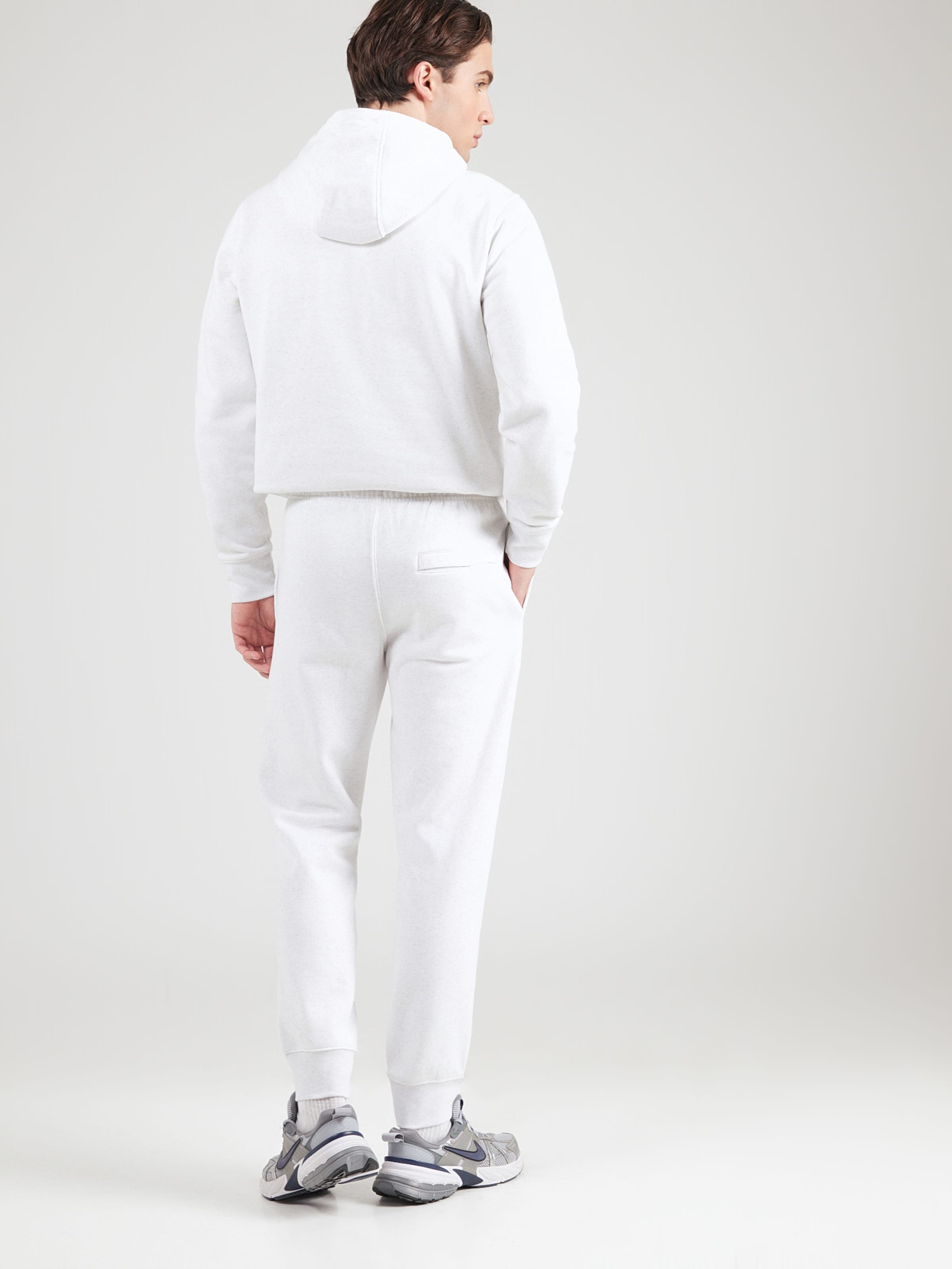 Nike Sportswear Брюки Tapered 'CLUB' в крапчатом бежевом цвете — фото 4