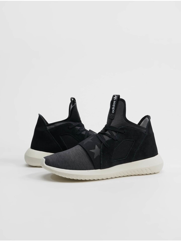 

Сапоги adidas, цвет core black/off white