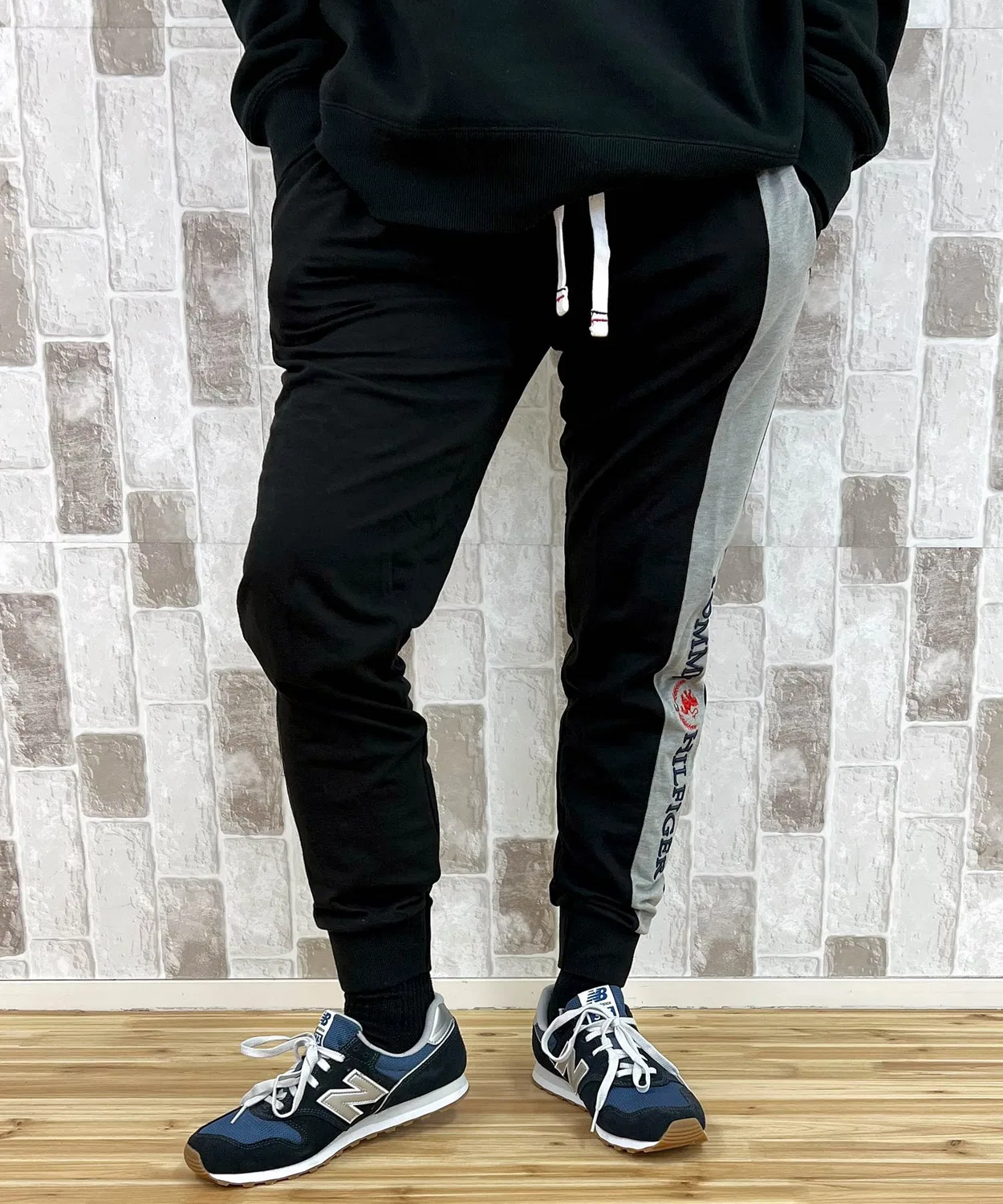 Спортивные штаны с вышивкой Tommy Hilfiger, винный — фото 2