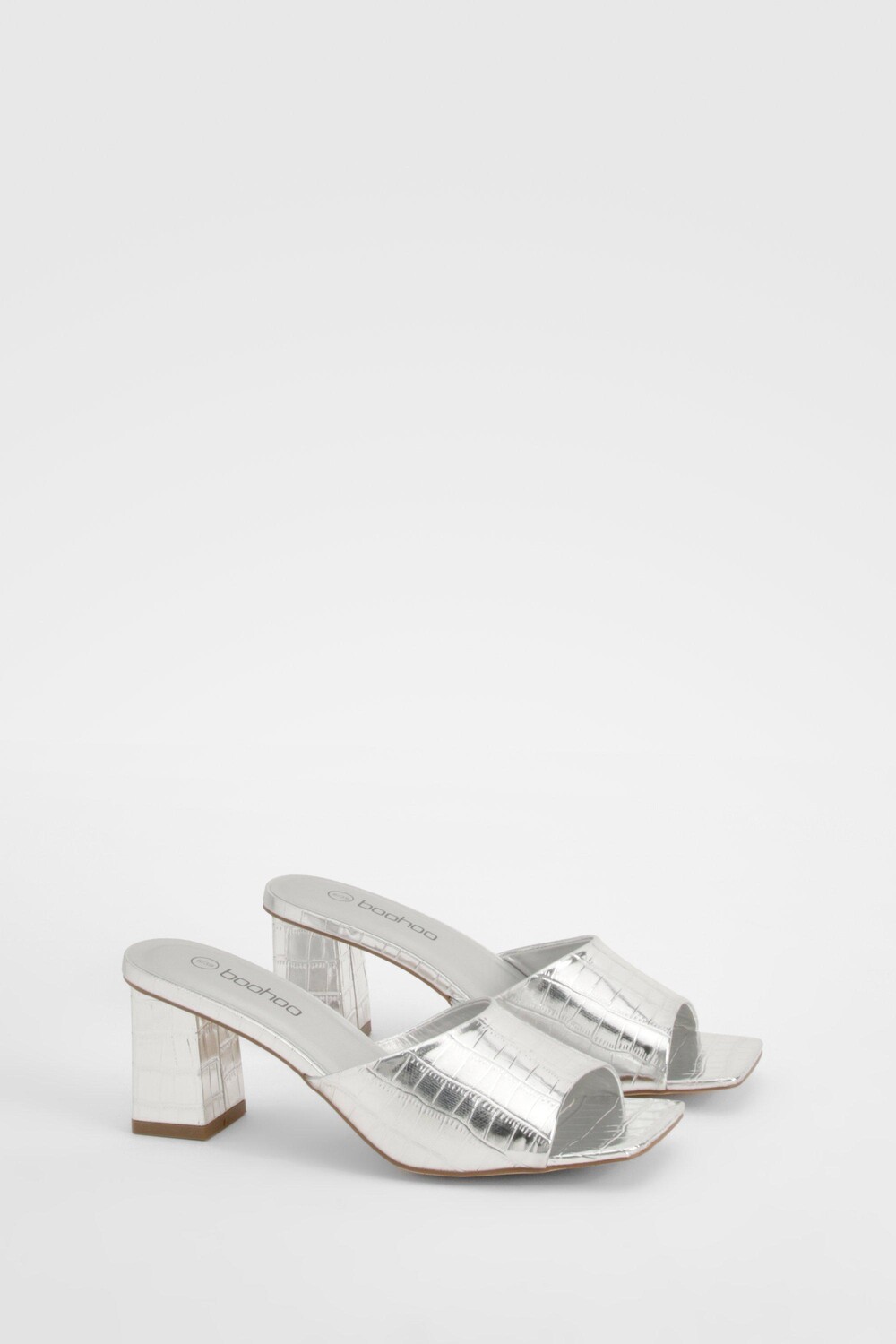 

Мюли Croc Metallic на низком каблуке boohoo, серебро