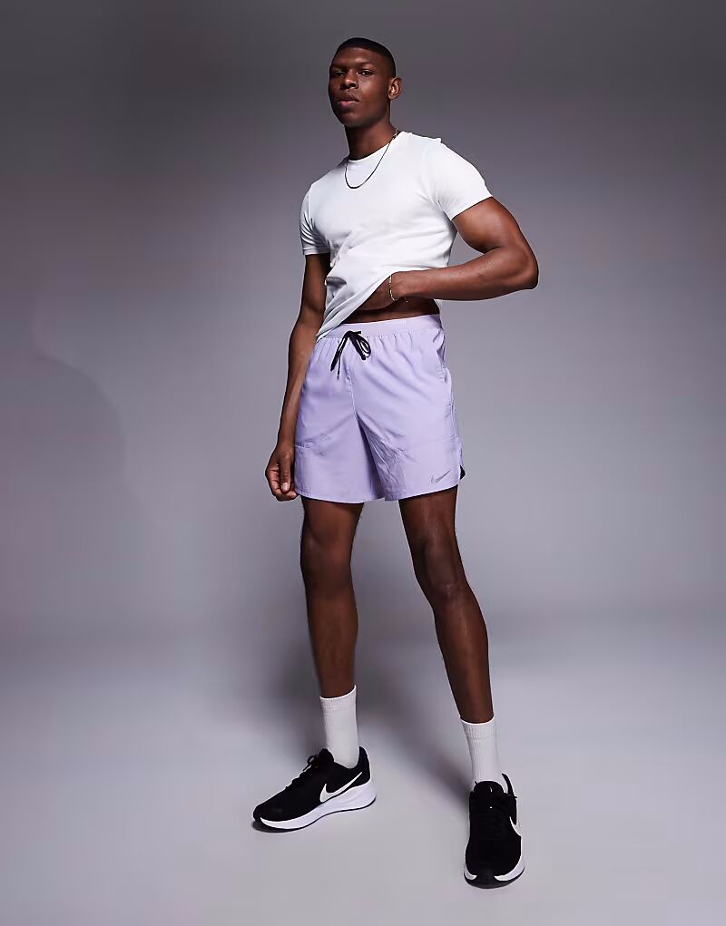 

Шорты Nike Running Stride Dri-FIT 7 дюймов сиреневого цвета