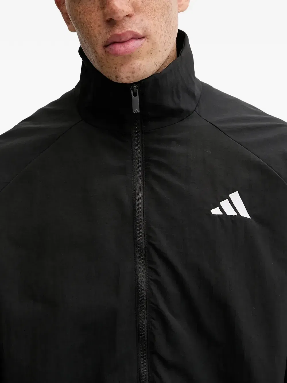Ветровка с высоким воротником и принтом в виде маленького логотипа Adidas, черный — фото 4