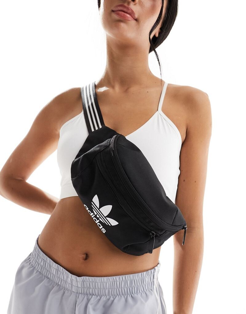 

Черная поясная сумка adidas adicolor