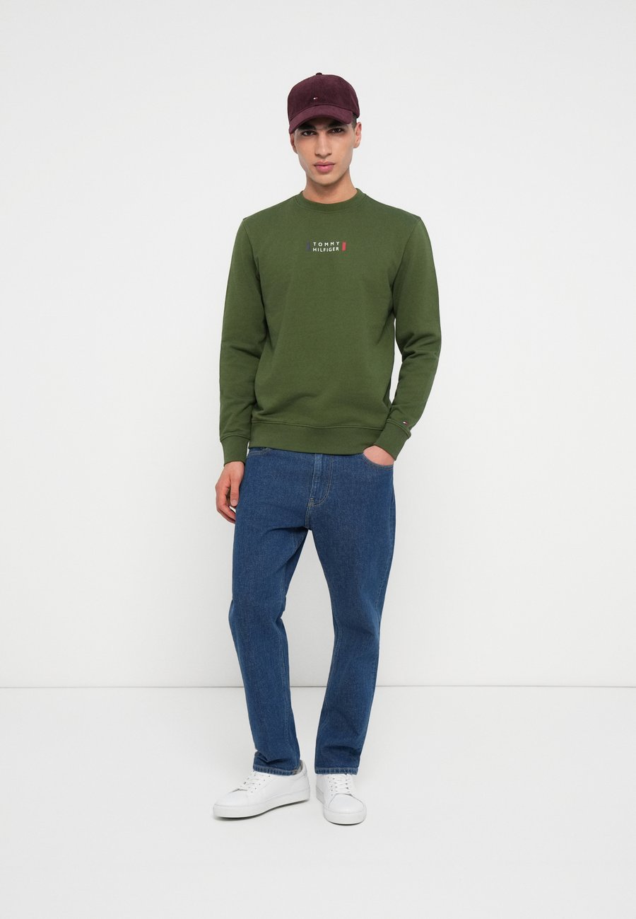 Толстовка Tommy Hilfiger BRAND LOVE SWEATSHIRT, Mountain Pine/Khaki — фото 2
