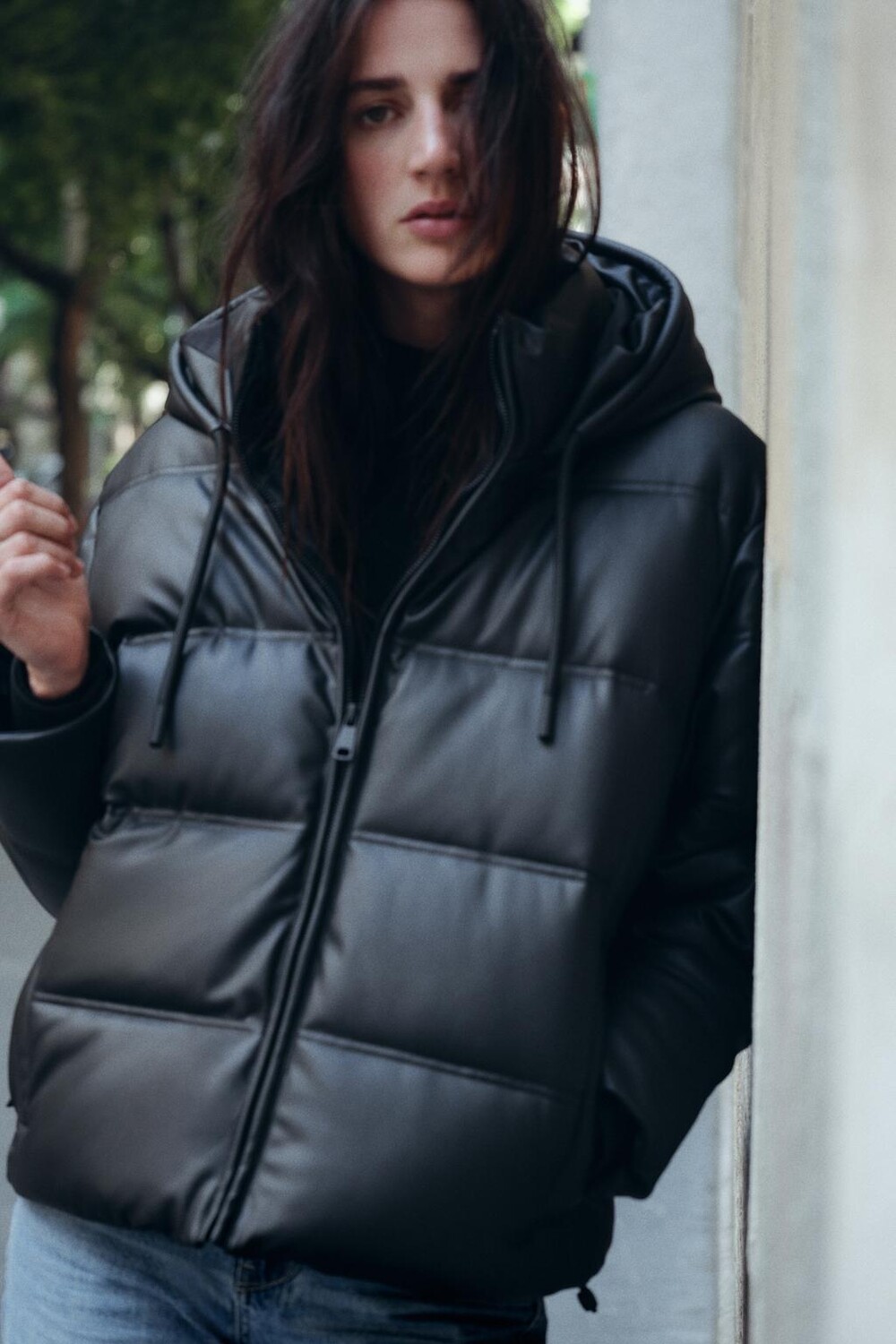 

Анорак из искусственной кожи с ветрозащитой ZARA, черный