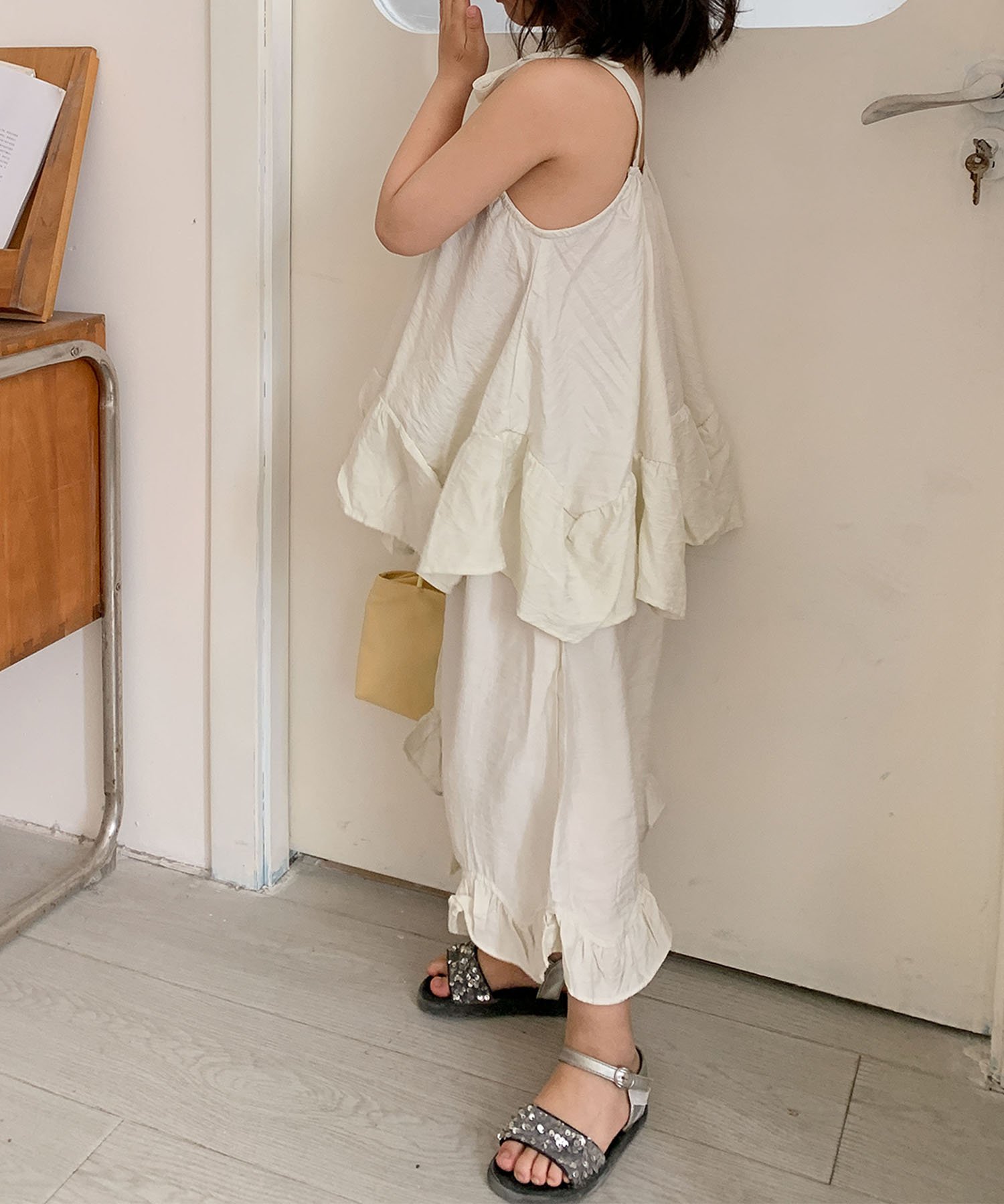 Комплект из топа и брюк с оборками по низу Aimoha Kids, Light beige — фото 4