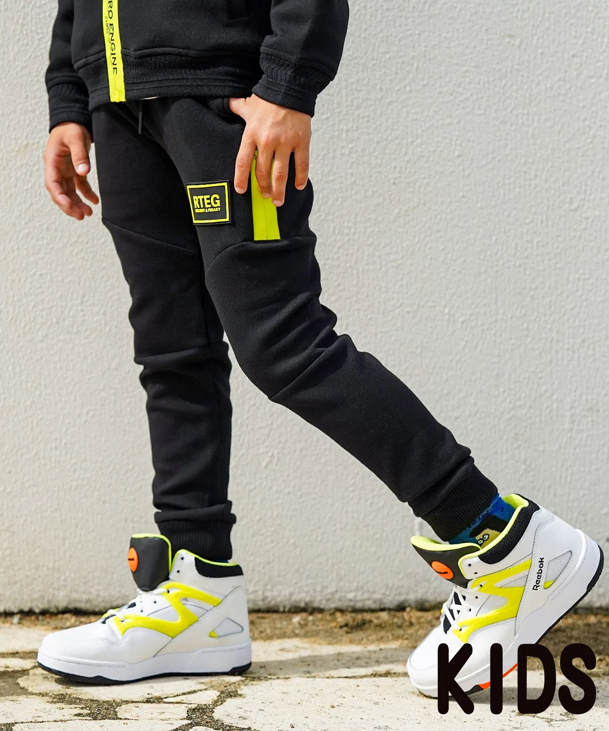 Спортивные штаны RTEG Neon&E ZIP SWPT Kids чёрные — фото 2