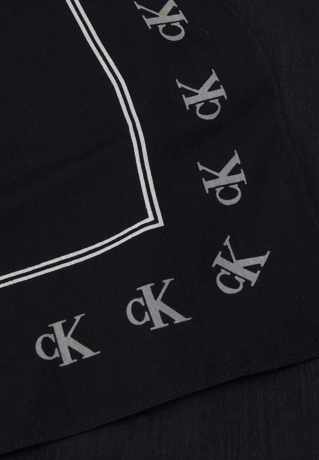 

Шелковый шарф Bold Mono Logo Shawl Calvin Klein, модный черный