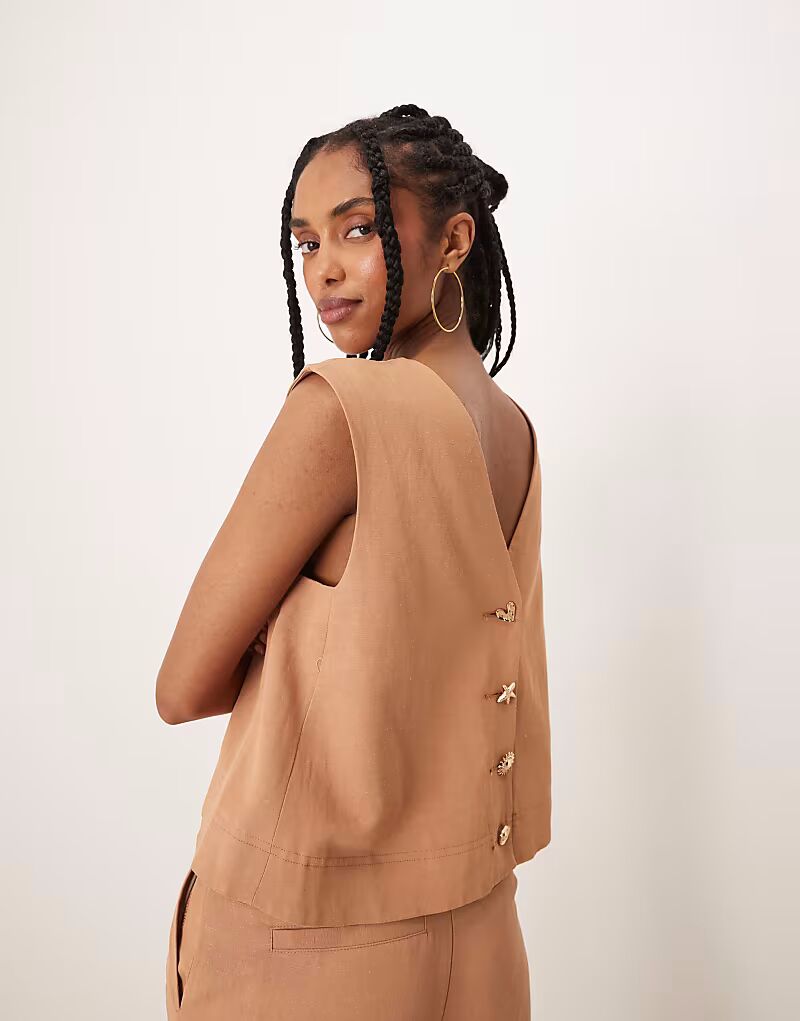 

Топ с высоким воротом, застежкой на пуговицы сзади и разноцветными пуговицами в цвете «бежевый» Asos Design