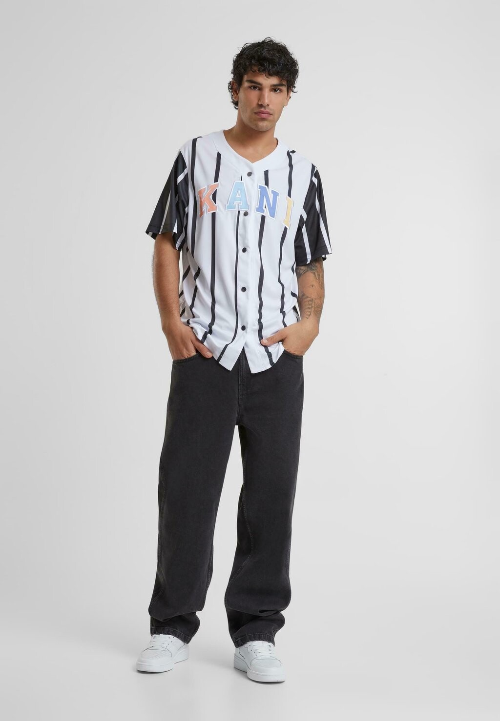

Рубашка Serif Striped Block Baseball Karl Kani, белая черная