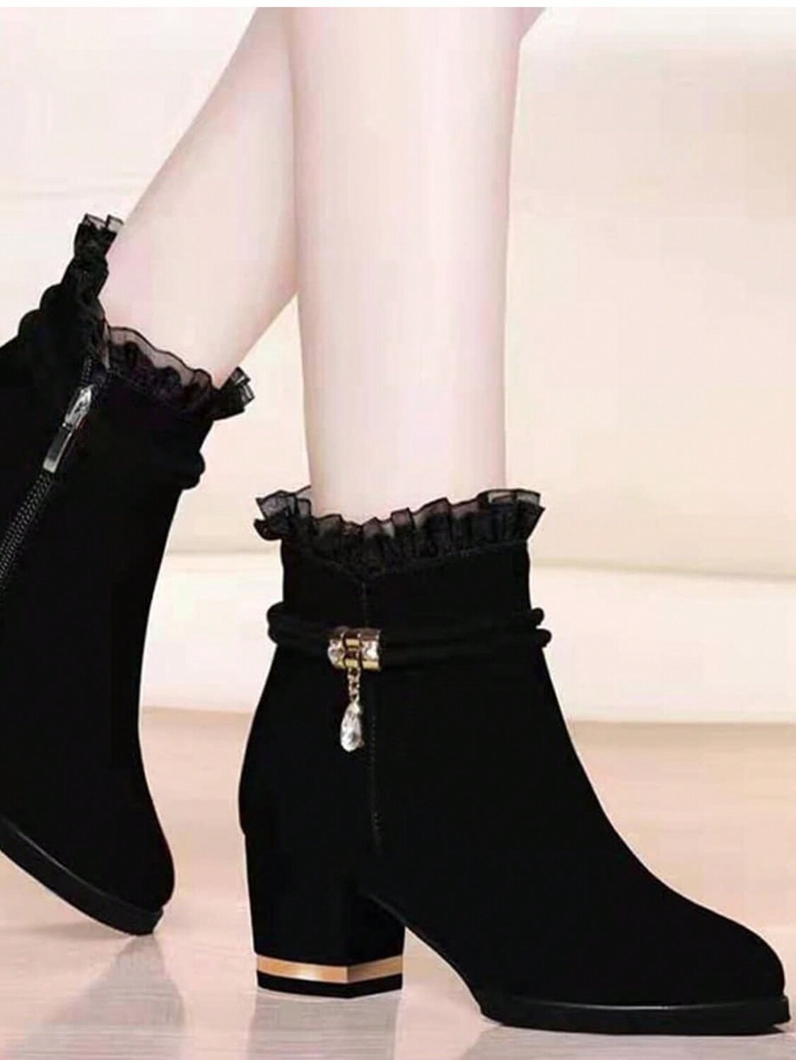 

Черные замшевые короткие женские ботинки на толстом каблуке, сексуальном кружеве, стразах, универсальные ботинки на боковой молнии, подходящие для вечеринок и официальных мероприятий, черный