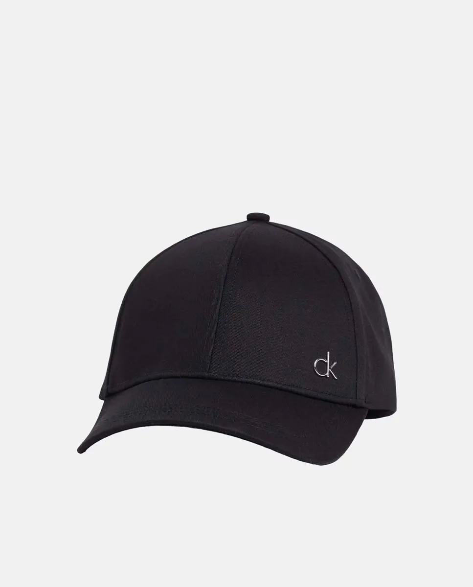 

Кепка с металлическим логотипом Calvin Klein, чёрный