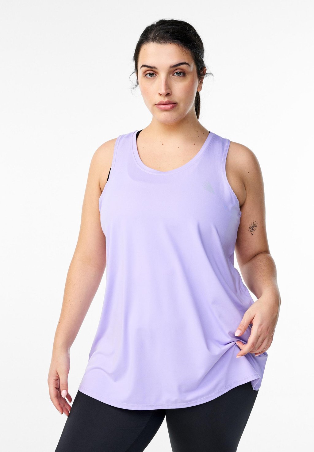

Топ MIT RUNDHALSAUSSCHNITT Active by Zizzi, сиреневый