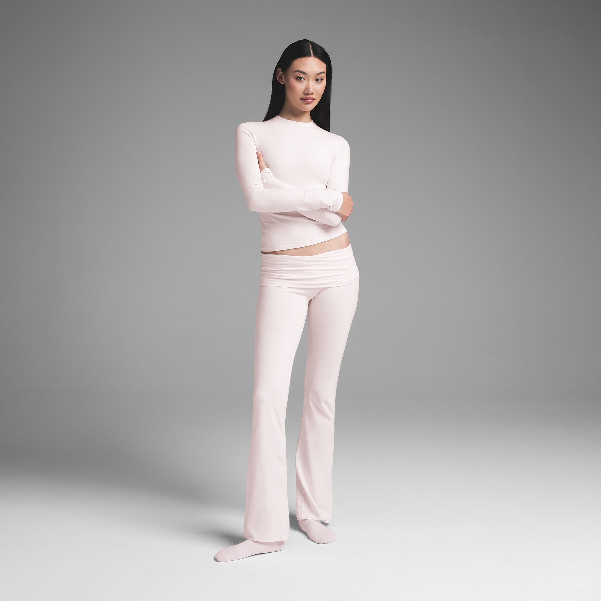 

Брюки с отворотом SKIMS, цвет barely pink