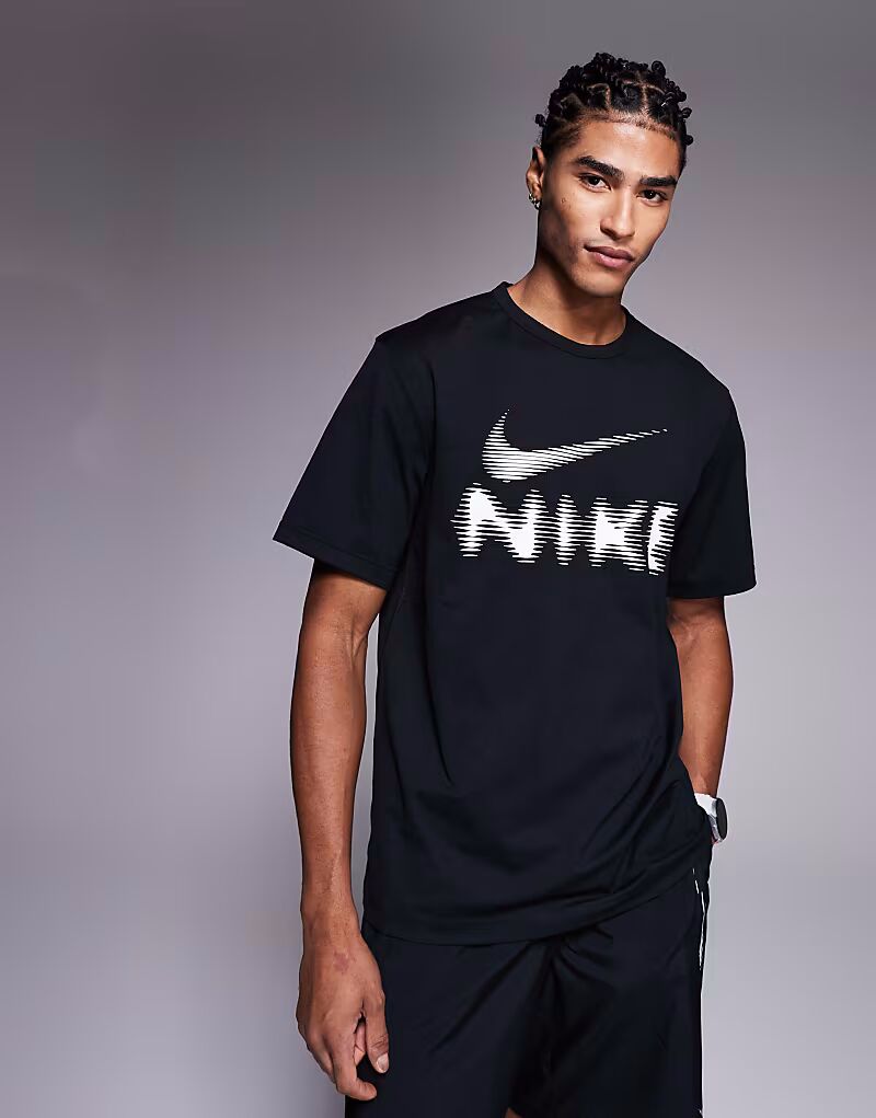 

Футболка Nike Training Hyverse Dri-FIT черного цвета