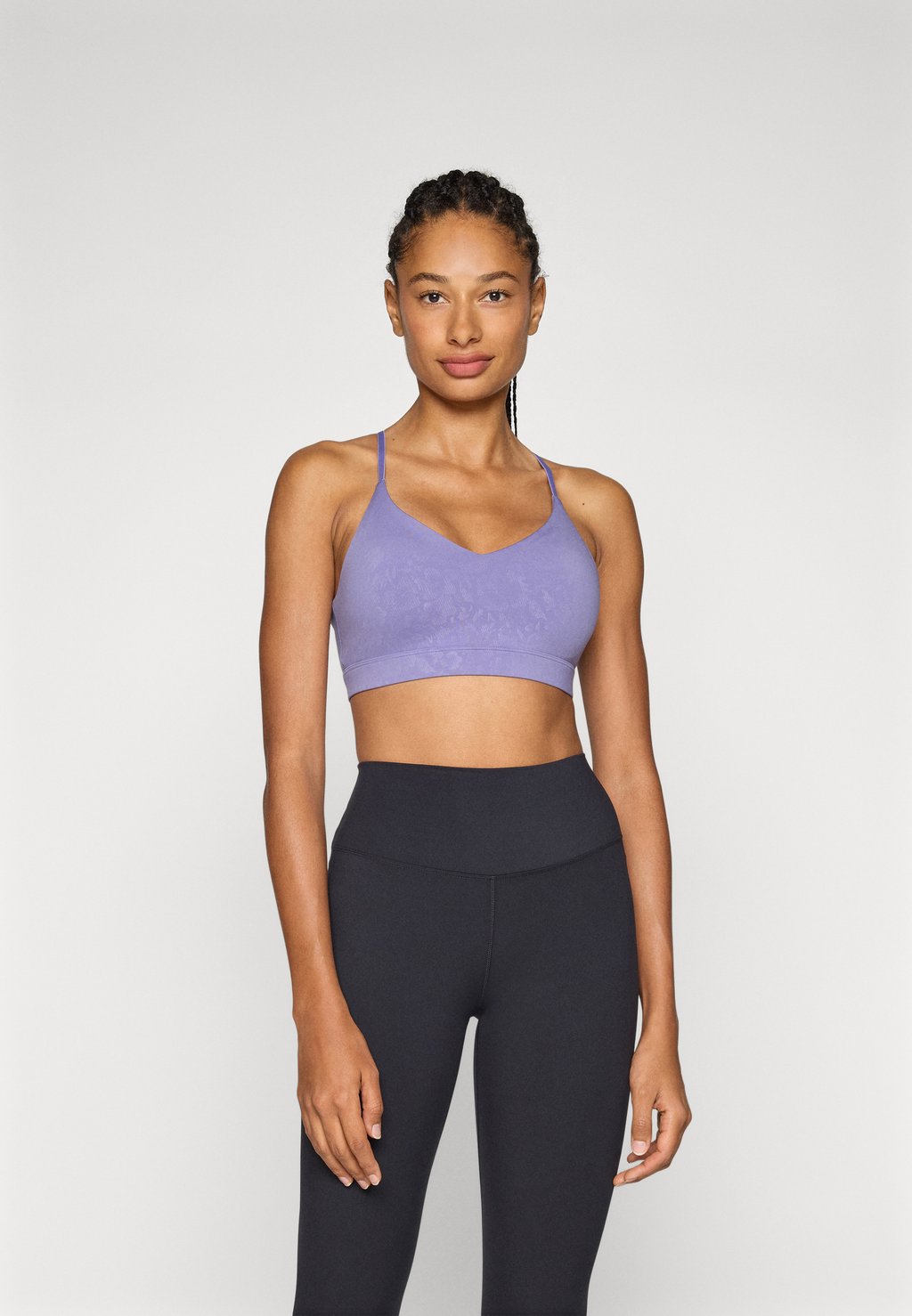 

Спортивный бюстгальтер с легкой поддержкой INDY BRA Nike Performance, фиолетовый