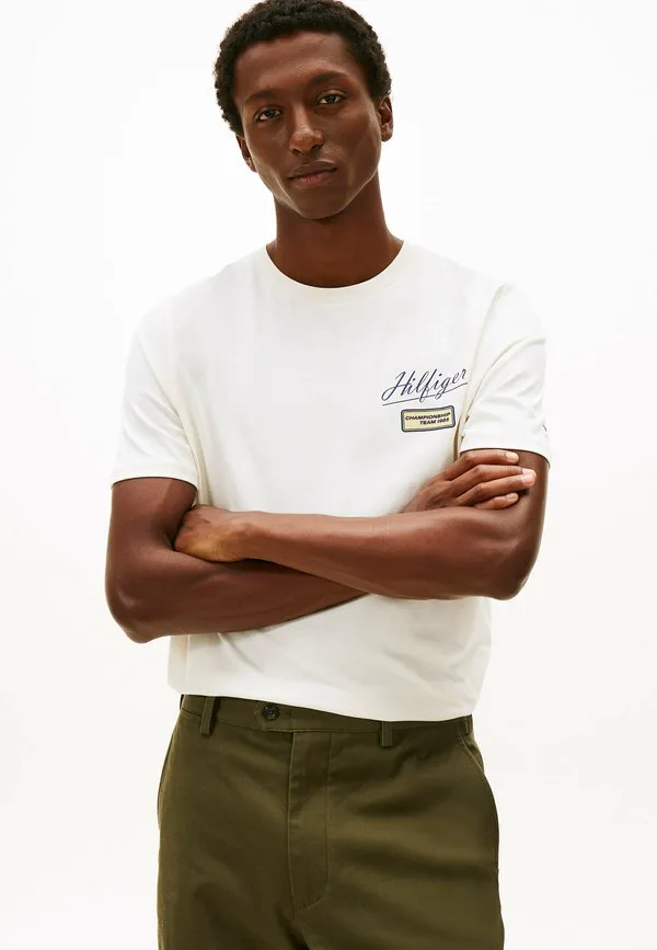 Футболка с фактурным логотипом и круглым вырезом Tommy Hilfiger, Ivory Petal
