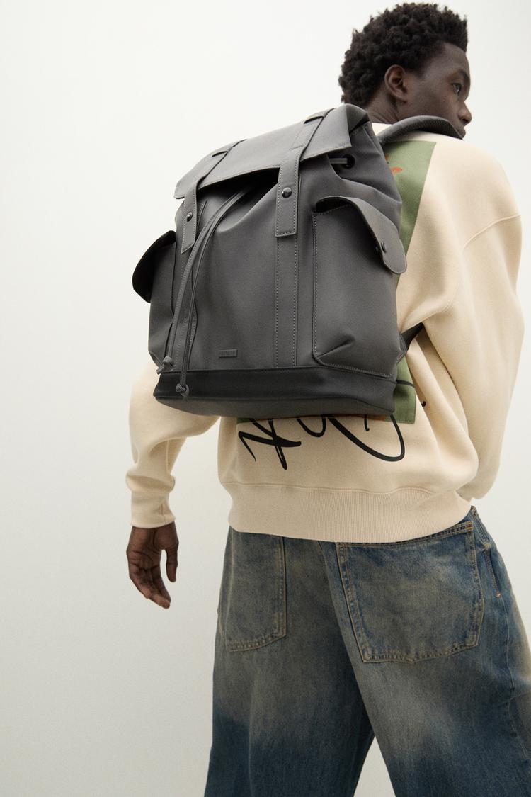 

Прорезиненный рюкзак с множеством карманов Pull And Bear, серый