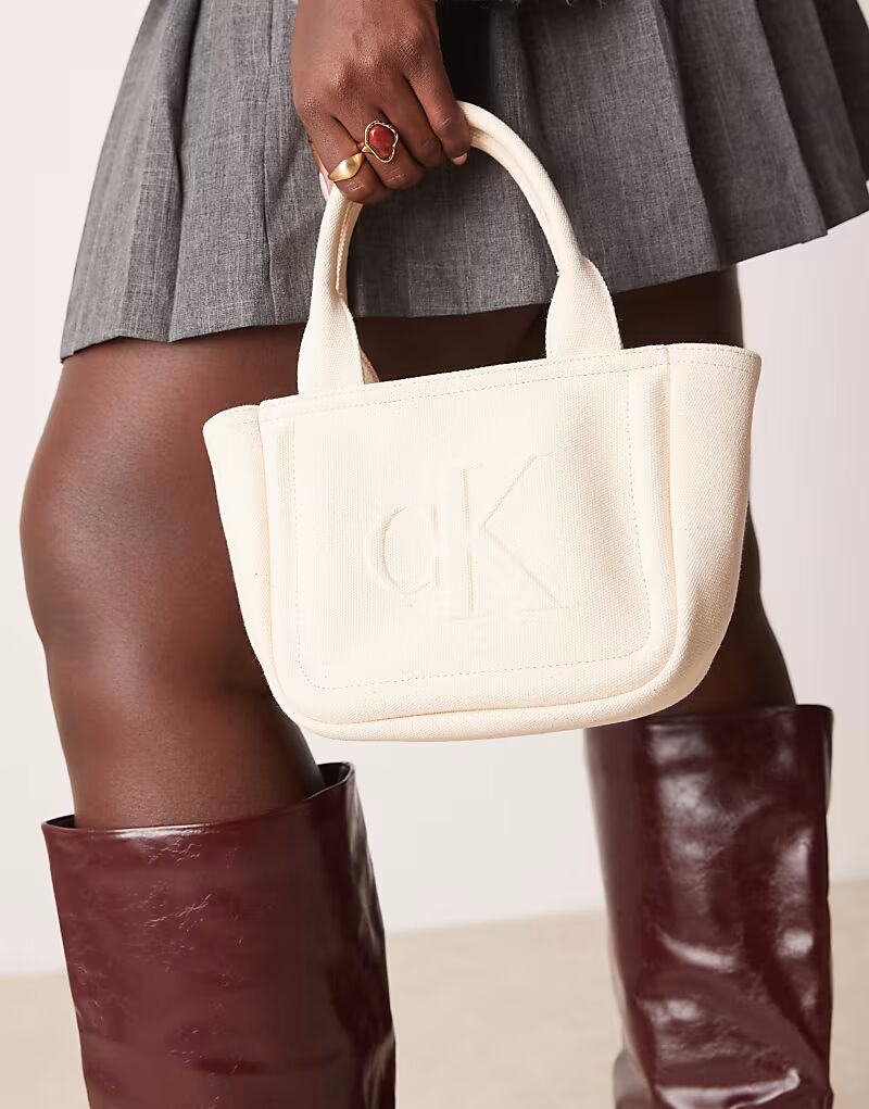 

Мини-сумка-тоут Calvin Klein Jeans из холста в цвете «кремовый»