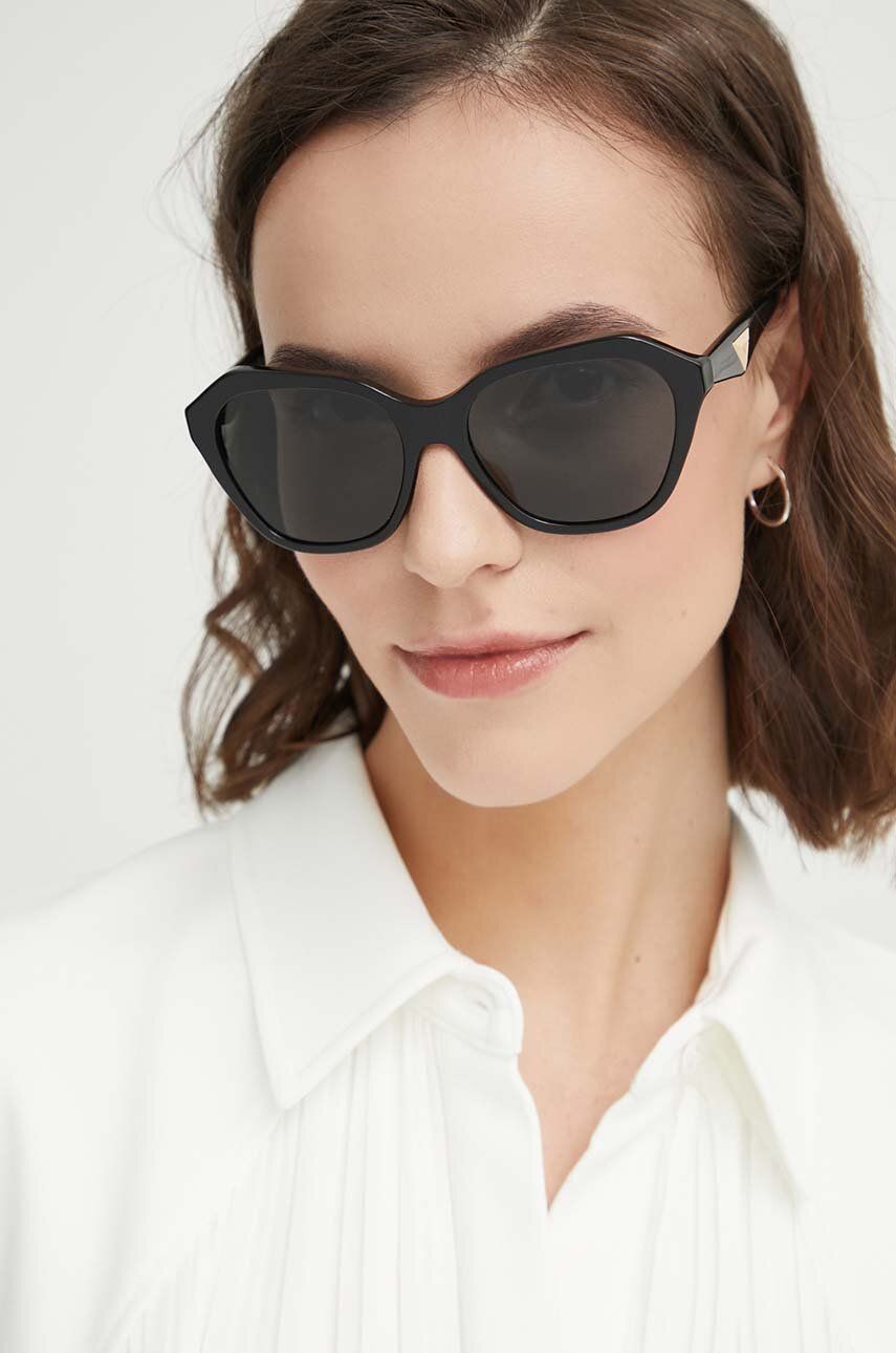 

Солнцезащитные очки Emporio Armani, черный