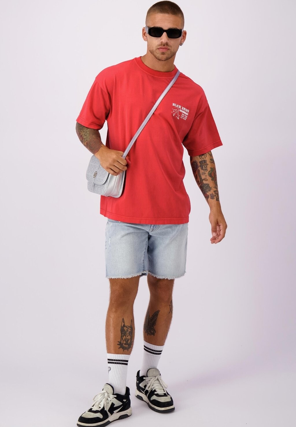 

Футболка с принтом RED LIGHT TEE Black Bananas, красный