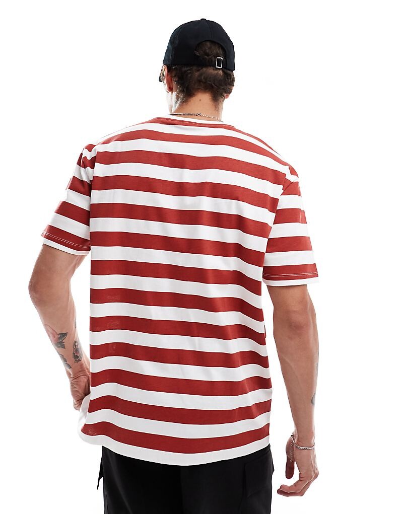 

Свободная футболка в полоску с городским принтом на груди ASOS DESIGN