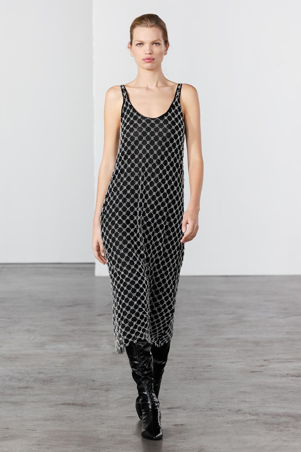 

Платье миди с драгоценными бусинами ZARA, черный