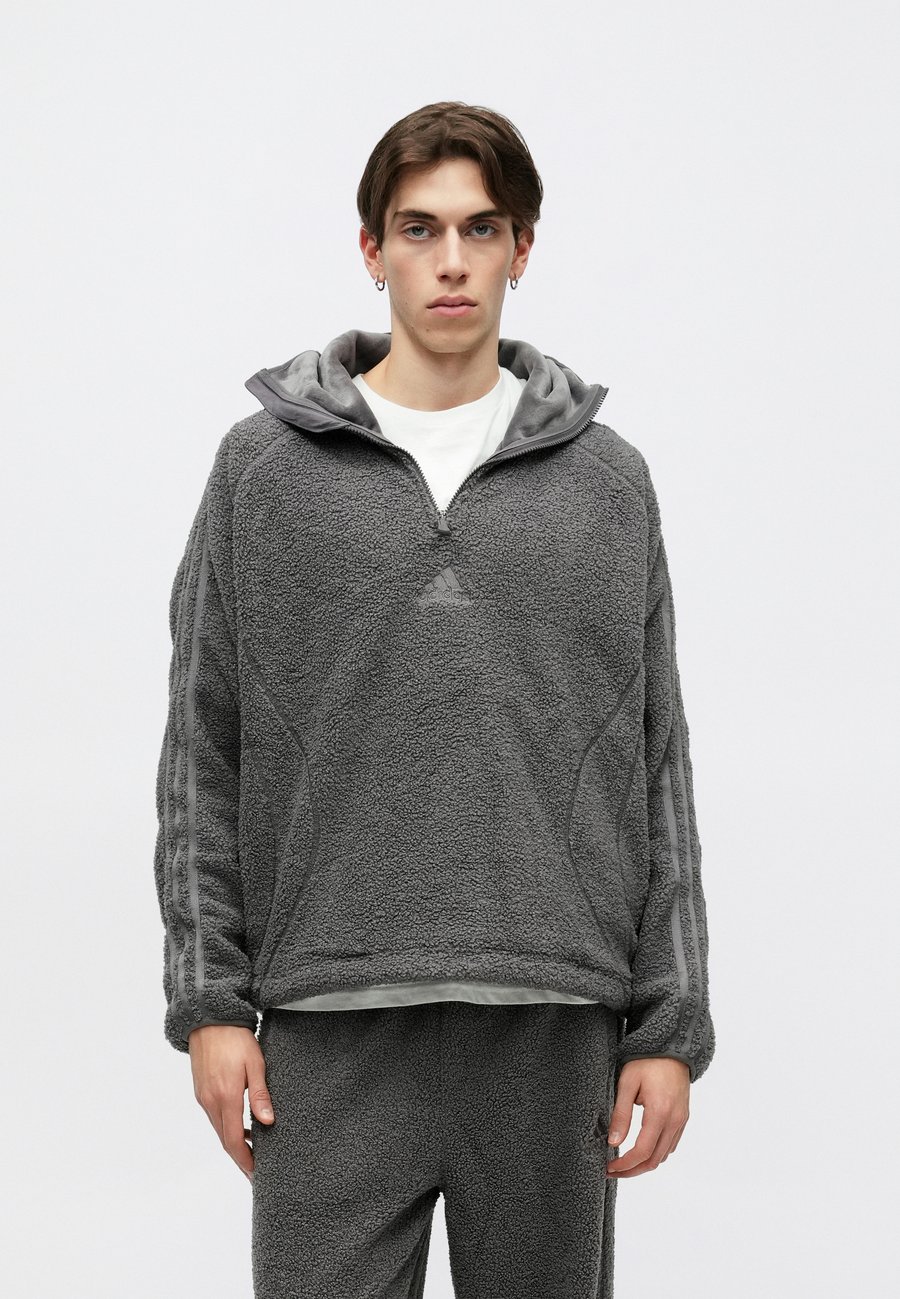 Джемпер Adidas Originals Fleece jumper, Grey Strata/Dark Grey — фото 4