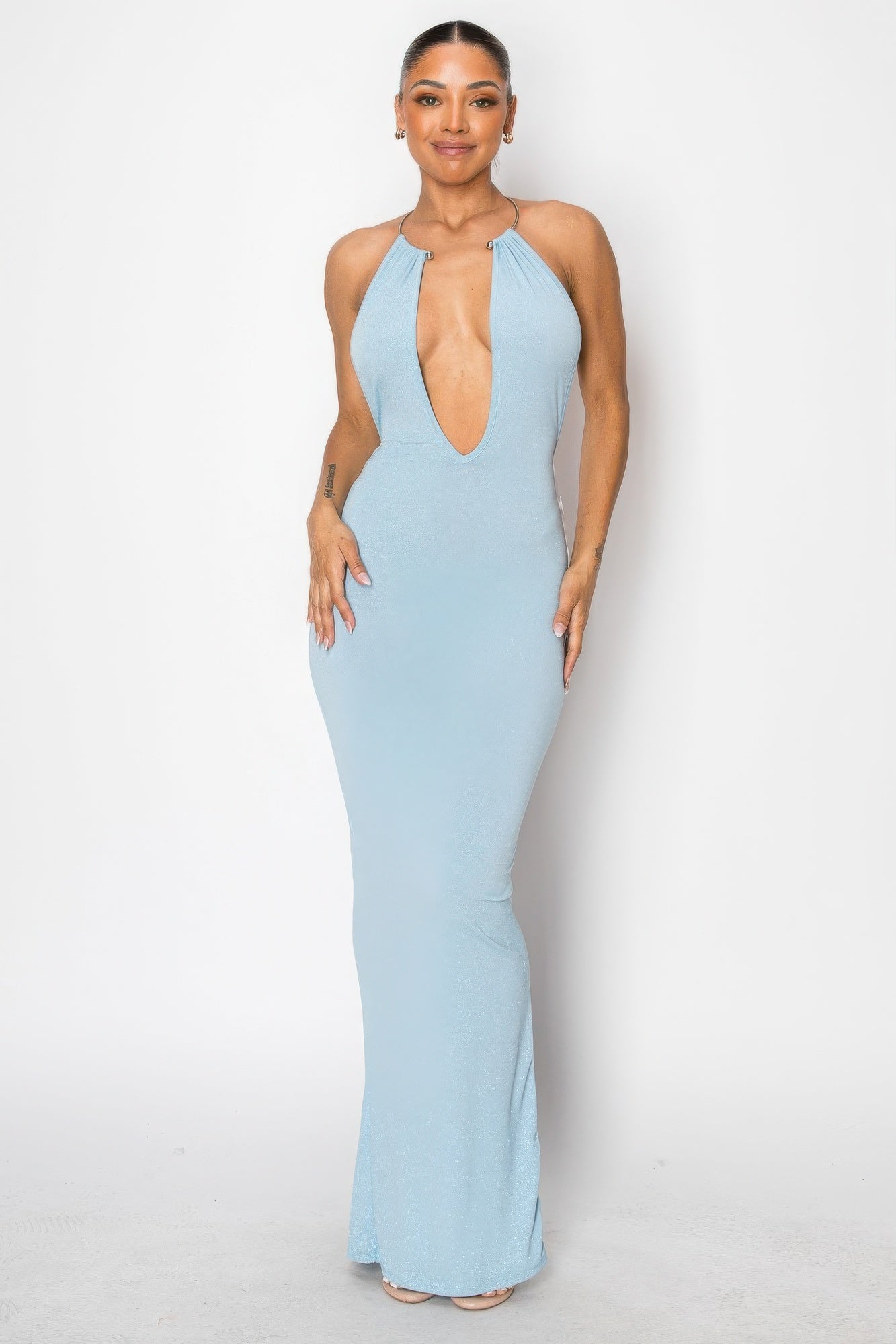 

Длинное платье с отделкой из колье-халтера FASHNZFAB, цвет light bluelight blue