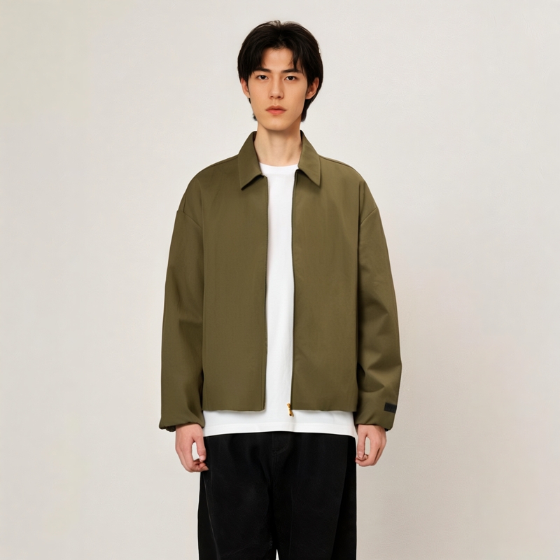 Текстурированная нейлоновая куртка-траккер Fear Of God Essentials, цвет вечнозеленый/милитари — фото 4
