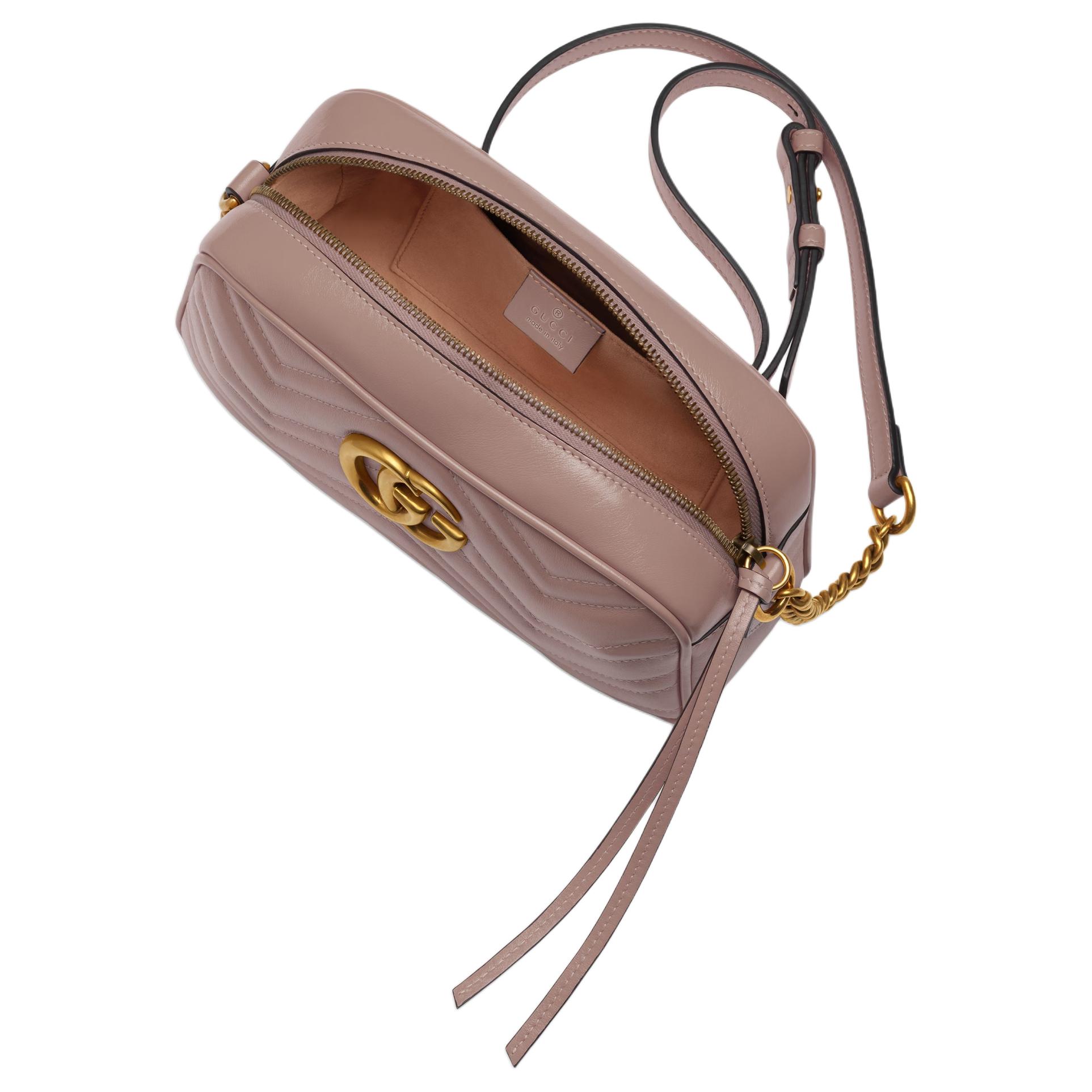 Сумка GG Marmont из кожи камера кросс-боди через плечо женская телесный розовый GUCCI — фото 3