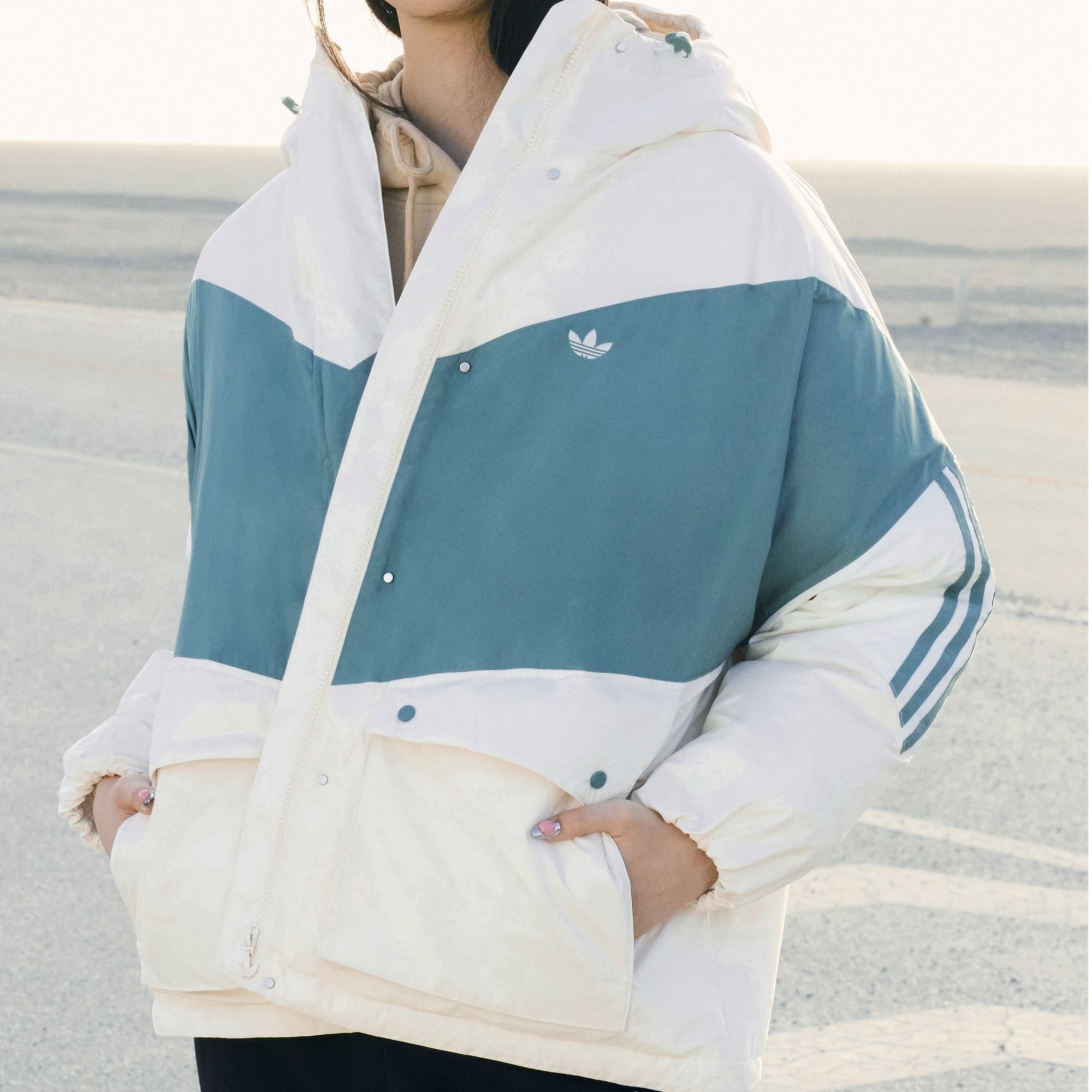 Женский пуховик Adidas Originals Colorblock Down, белый/зеленый