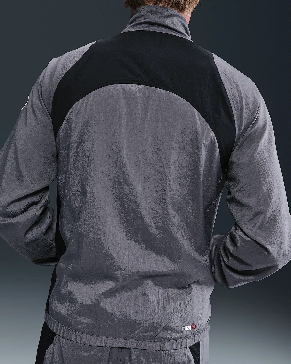 Мужская ветровка Nike Total 90 Repel Soccer Track, Light Graphite/Black/Sail — фото 2