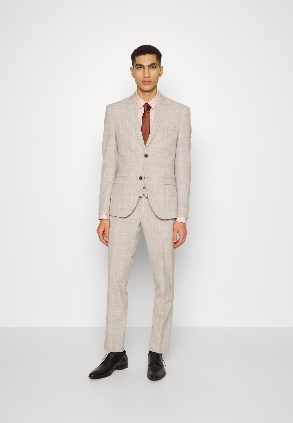 

Костюм THE FASHION SUIT Isaac Dewhirst, цвет beige