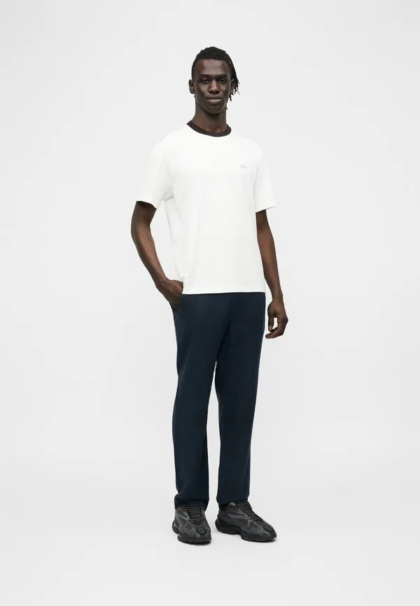 Простая футболка Lacoste, Flour — фото 2