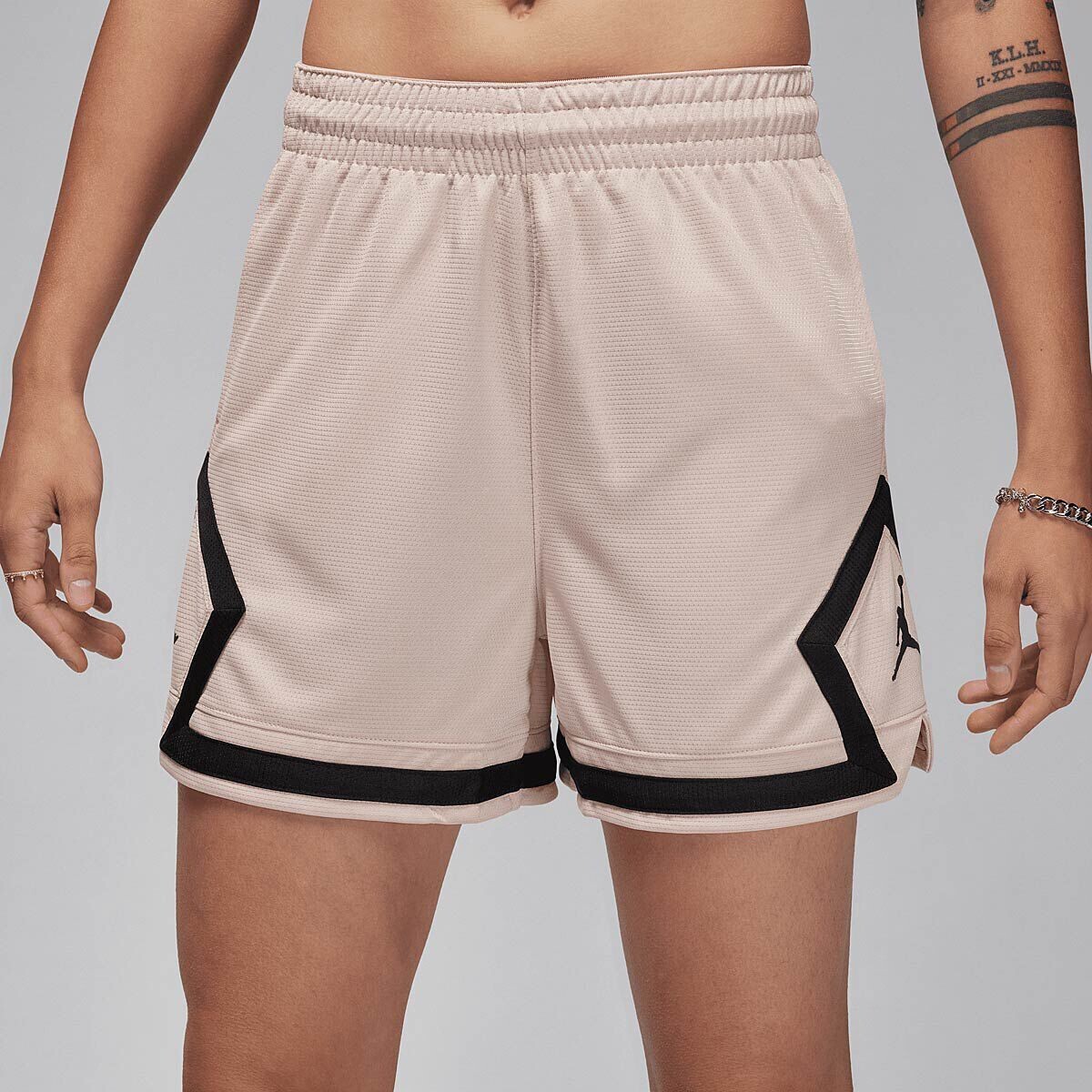 

Шорты W Sport Diamond 4 дюйма Jordan, цвет Beige/Schwarz