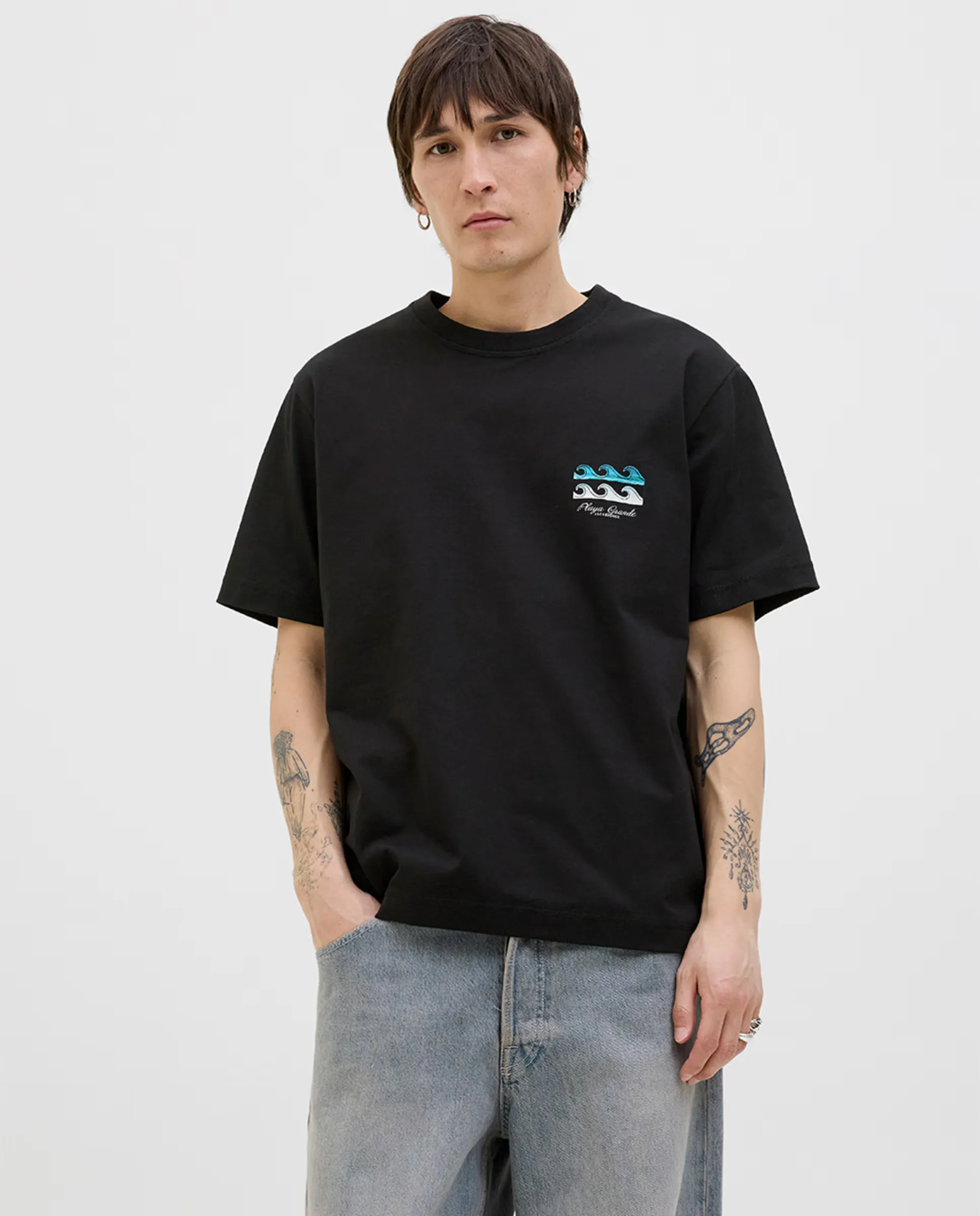 

Мужская футболка с коротким рукавом, боковым принтом и принтом на спине Jack & Jones, черный