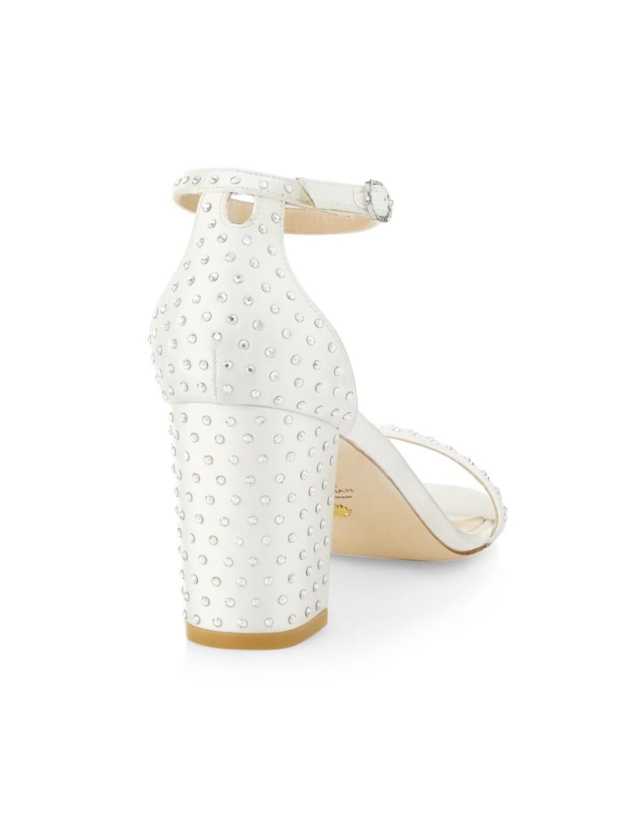 Сандалии из почти обнаженного атласа с отделкой Stuart Weitzman, цвет White Moonlight — фото 3