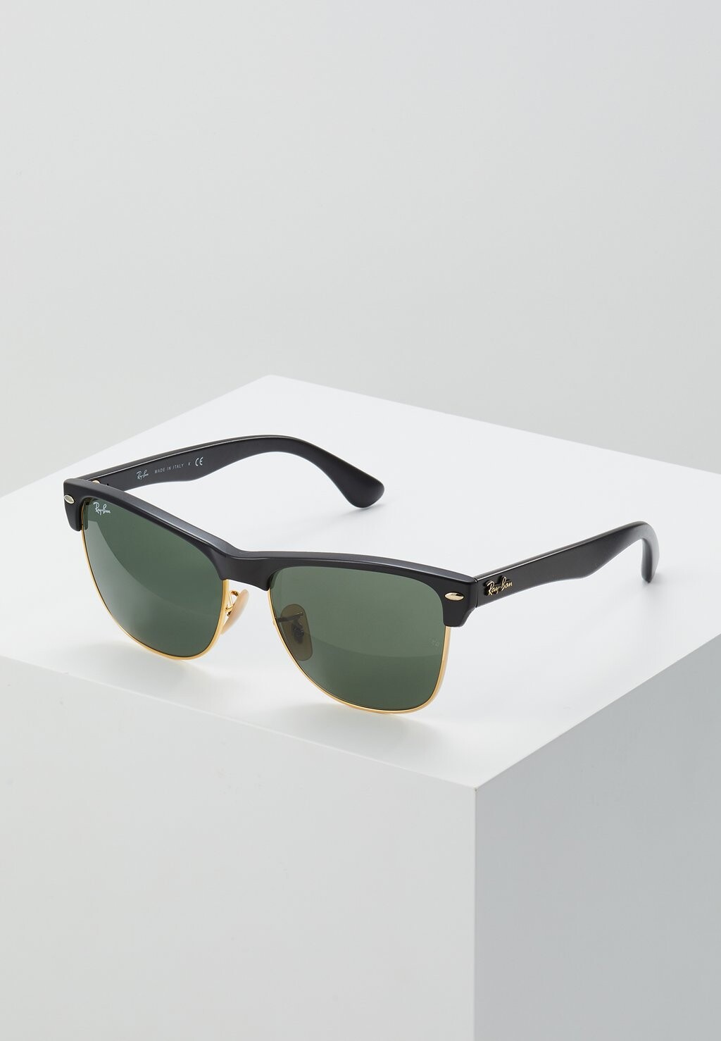 

Солнцезащитные очки CLUBMASTER Ray-Ban, цвет demi shiny black/arista