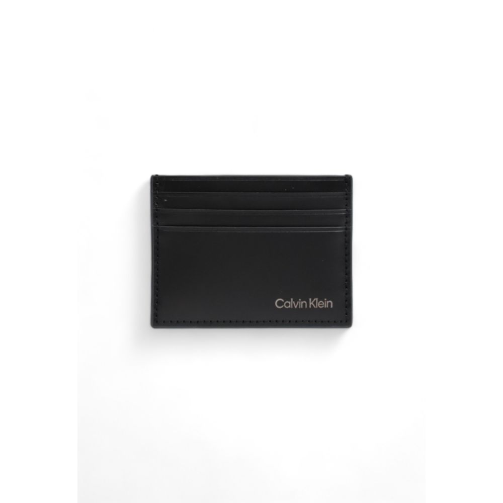 

Черный кожаный кошелек Calvin Klein