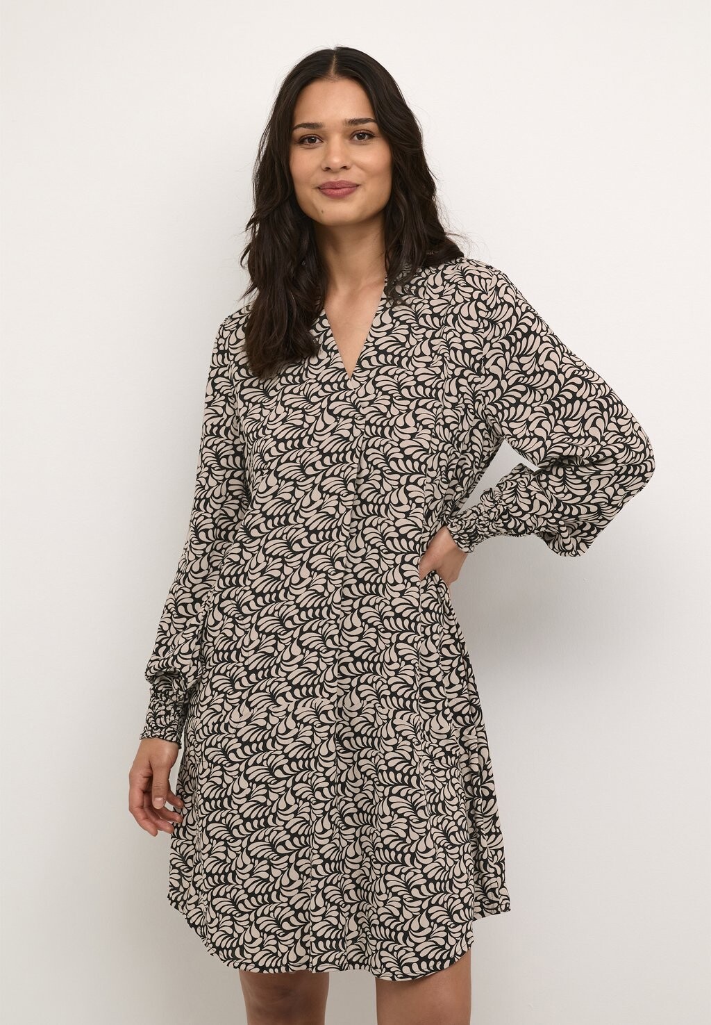 

Дневное платье BPLIVA LONG SLEEVE Kaffe, цвет black savannah tan leaf