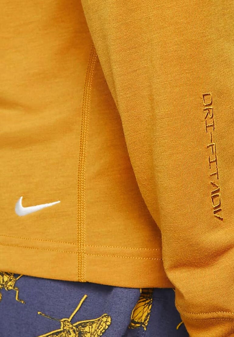 

Футболка с длинным рукавом Nike, желтая