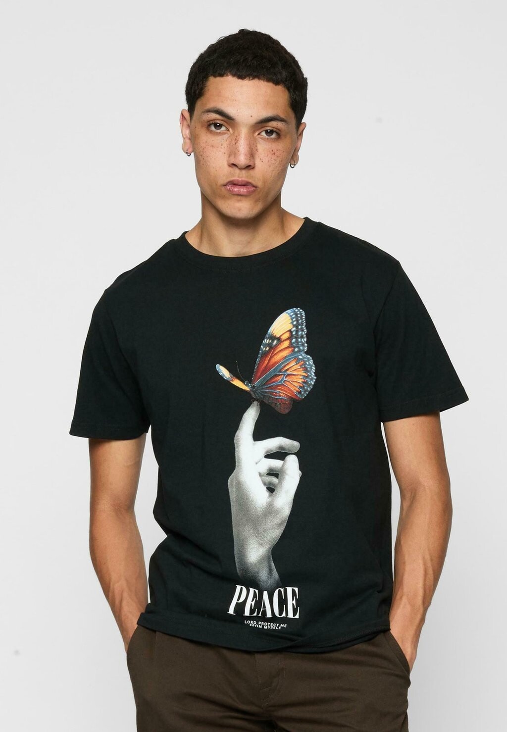 

Футболка с принтом PEACE TEE Mister Tee, черный